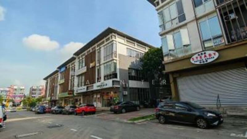 For Sale - Taman Cahaya Kota Puteri ( Intermediate Lot ) 3-Storey Commercial Shoplot