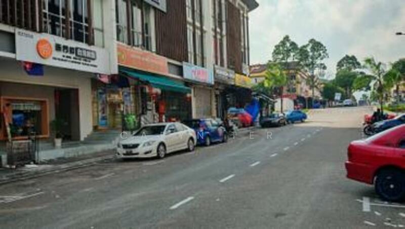 For Sale - Taman Cahaya Kota Puteri ( Intermediate Lot ) 3-Storey Commercial Shoplot