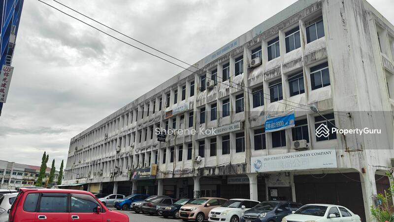 For Sale - 3 Storey Shop Intermediate @ Pending Jalan Kwong Lee Bank