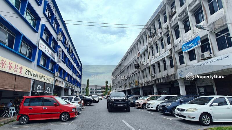 For Sale - 3 Storey Shop Intermediate @ Pending Jalan Kwong Lee Bank