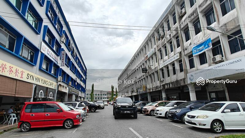For Sale - 3 Storey Shop Intermediate @ Pending Jalan Kwong Lee Bank