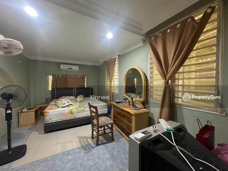 For Sale - Reservoir Crescent 3 Storey Semi D