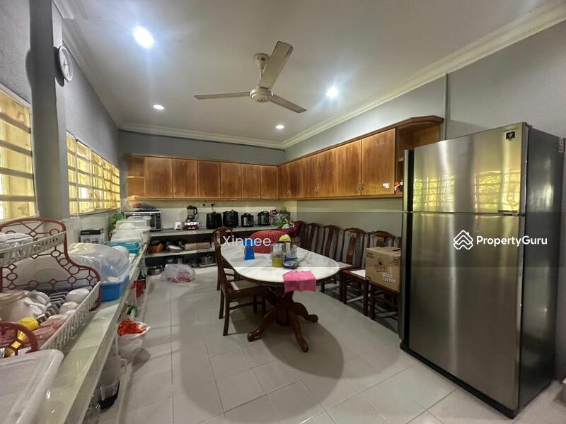 For Sale - Reservoir Crescent 3 Storey Semi D