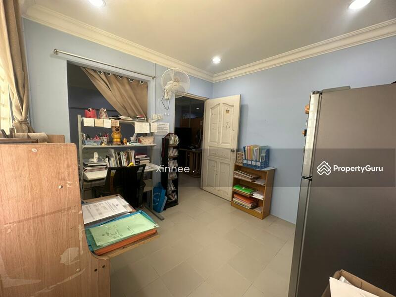 For Sale - Reservoir Crescent 3 Storey Semi D