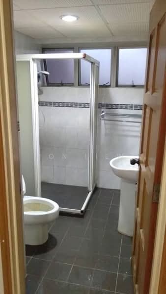 Kondominium untuk Disewa di Faber Ria - Ron Liew - Bathroom - PropertyGuru.com.my