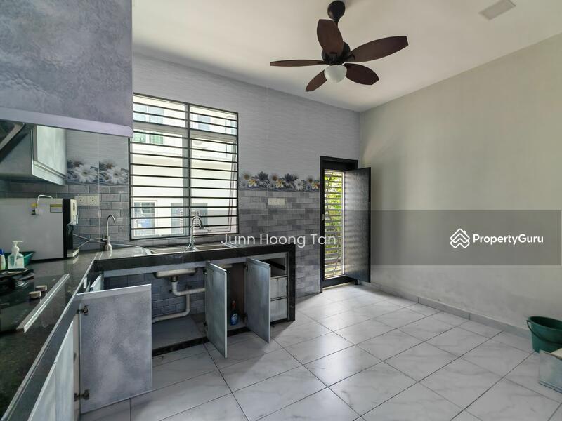 Untuk Disewa - 2-storey Terrace House at Bandar Baru Puncak Alam