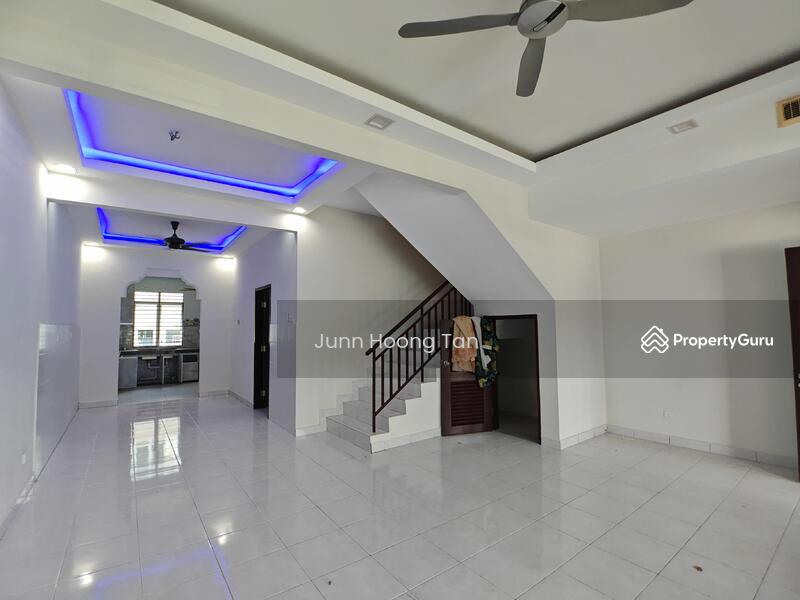 Untuk Disewa - 2-storey Terrace House at Bandar Baru Puncak Alam