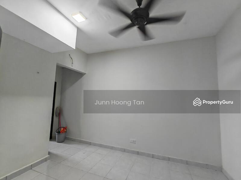Untuk Disewa - 2-storey Terrace House at Bandar Baru Puncak Alam