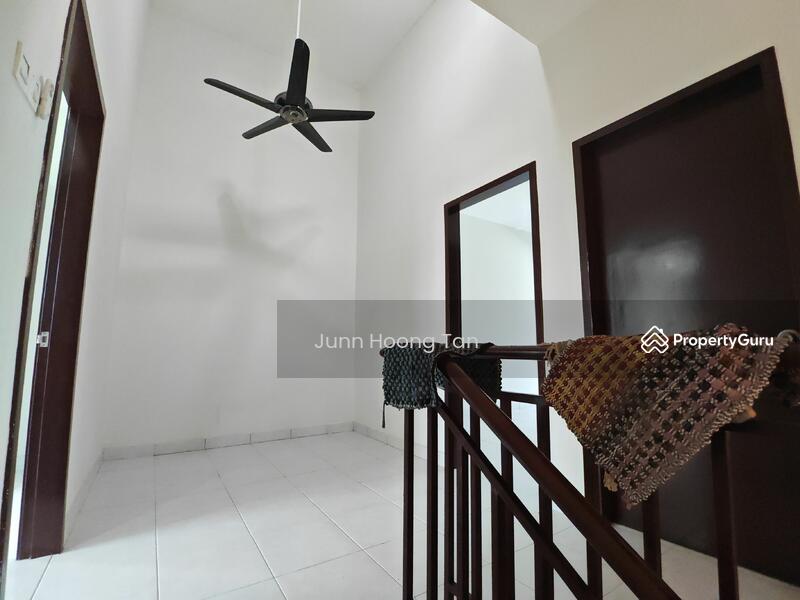 Untuk Disewa - 2-storey Terrace House at Bandar Baru Puncak Alam