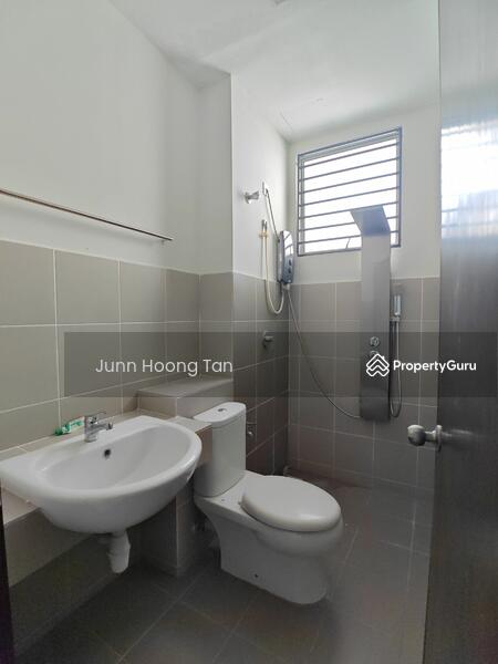 Untuk Disewa - 2-storey Terrace House at Bandar Baru Puncak Alam