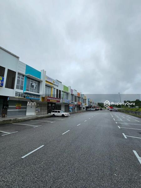 Untuk Dijual - Pulai Hijauan ( Unblock View / Facing Main Road ) Double Storey Shop Lot