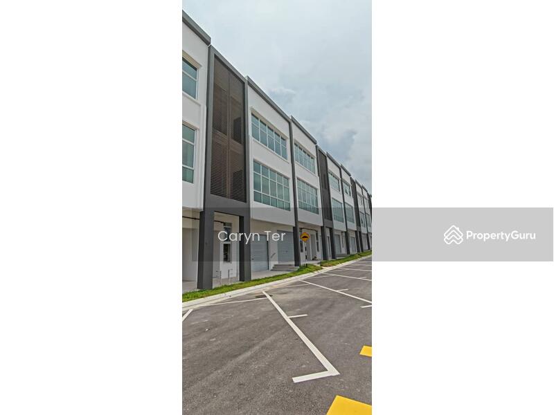 For Rent - Summit Commercial Hub ( Facing Main Road ) 3 Storey Shop ( Corner Lot / Whole Block )