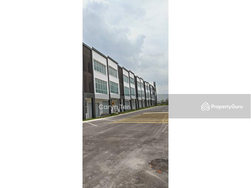 For Rent - Summit Commercial Hub ( Facing Main Road ) 3 Storey Shop ( Corner Lot / Whole Block )