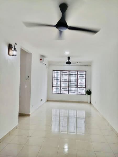 Kondominium untuk Disewa di Banjaria Court - Erin Yusof - Living Room - PropertyGuru.com.my