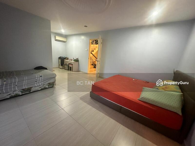 For Sale - 2.5-storey Terraced House at Laman Rimbunan