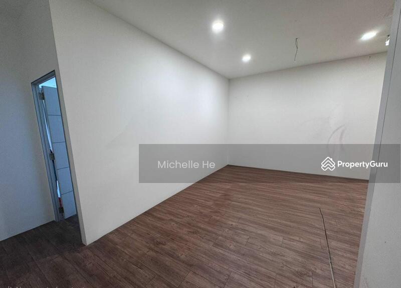 For Rent - Mount Austin/ 1st Floor Shop/ For Rent
