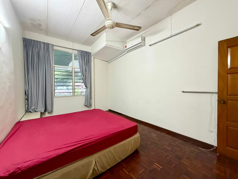 Rumah Berkembar untuk Dijual di Taman Chee Seng (Tanjung Bungah) - Ping Koay - Bedroom - PropertyGuru.com.my