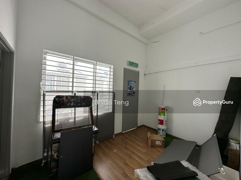 For Rent - SHOP LOY GROUND FLOOR RENT AT FARLIM SQUARE MAIN ROAD