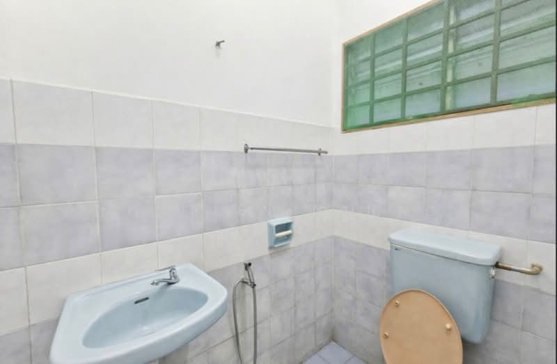Rumah Teres 2 Tingkat untuk Dijual di Usj 9 (Subang Jaya) - Helen Wan - Bathroom - PropertyGuru.com.my
