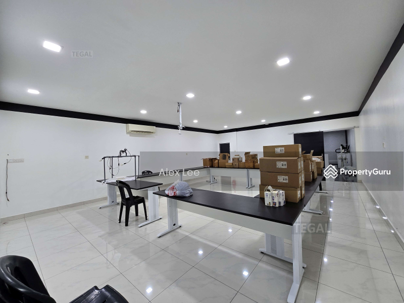 For Rent - Fully Renovated Facing Main Road Puchong Utama