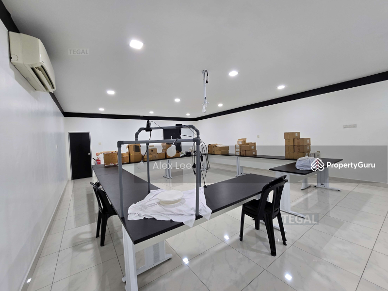 For Rent - Fully Renovated Facing Main Road Puchong Utama