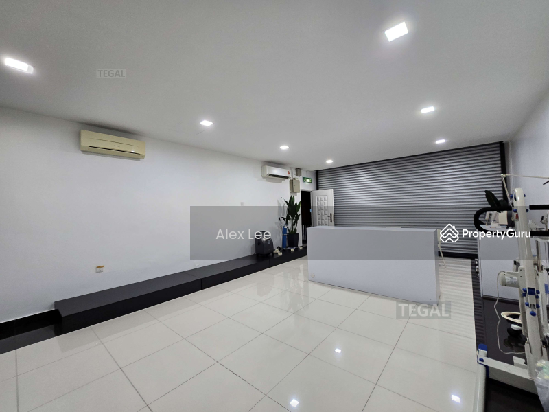 For Rent - Fully Renovated Facing Main Road Puchong Utama