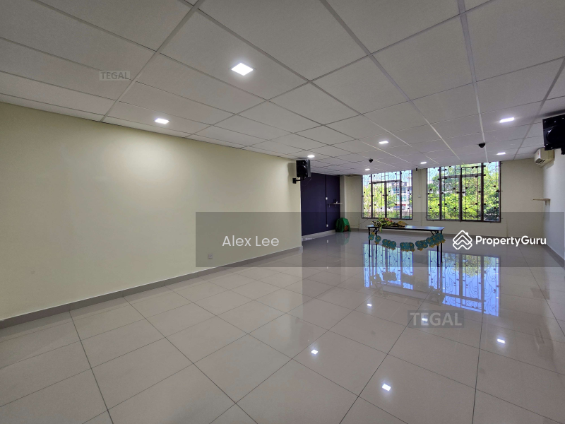 For Rent - Fully Renovated Facing Main Road Puchong Utama