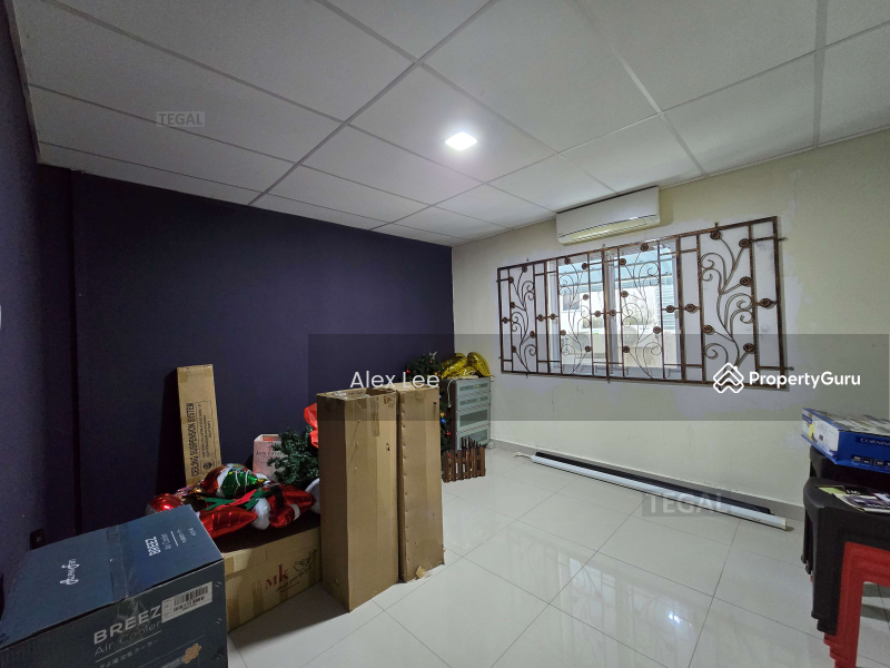 For Rent - Fully Renovated Facing Main Road Puchong Utama
