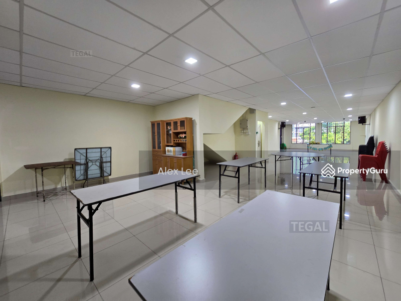 For Rent - Fully Renovated Facing Main Road Puchong Utama