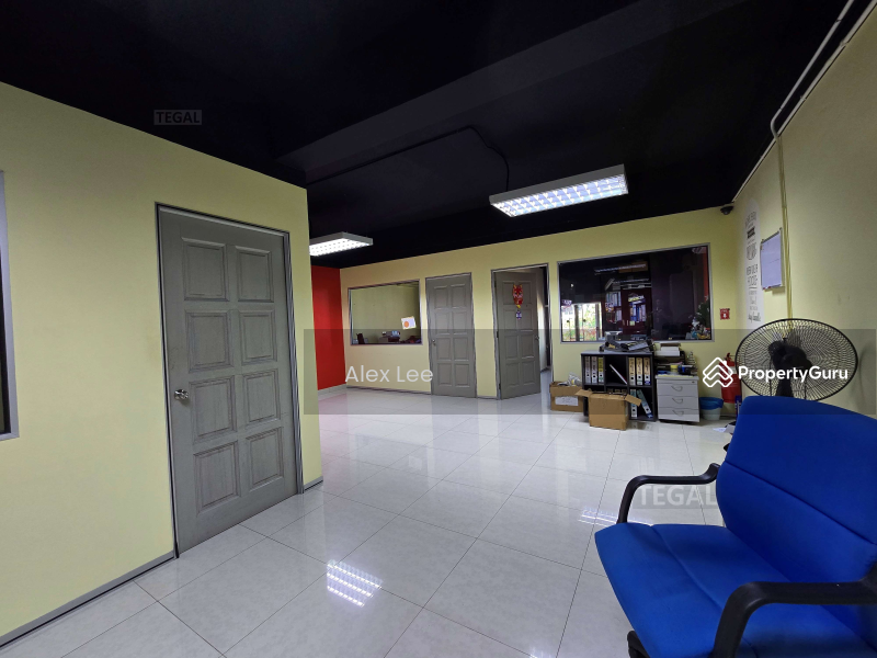For Rent - Fully Renovated Facing Main Road Puchong Utama