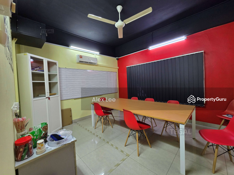 For Rent - Fully Renovated Facing Main Road Puchong Utama