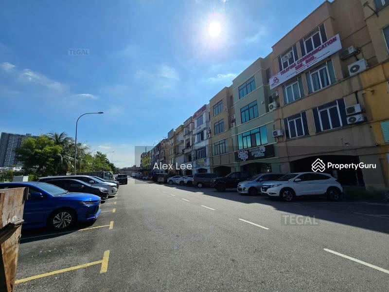 For Rent - Fully Renovated Facing Main Road Puchong Utama
