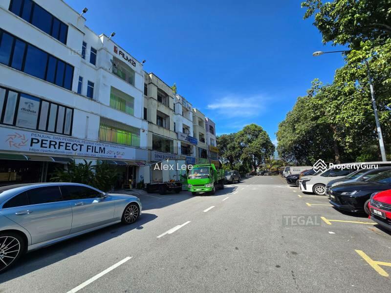 For Rent - Fully Renovated Facing Main Road Puchong Utama