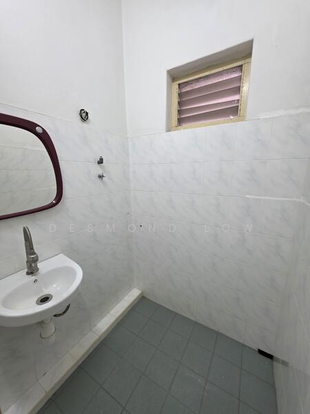 Untuk Disewa - 2 Storey Terrace Shophouse @Jones Road