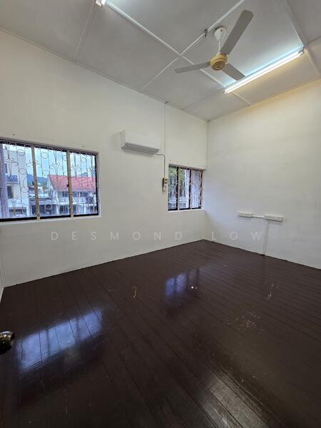 Untuk Disewa - 2 Storey Terrace Shophouse @Jones Road