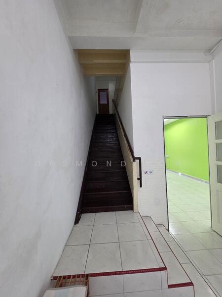 Untuk Disewa - 2 Storey Terrace Shophouse @Jones Road