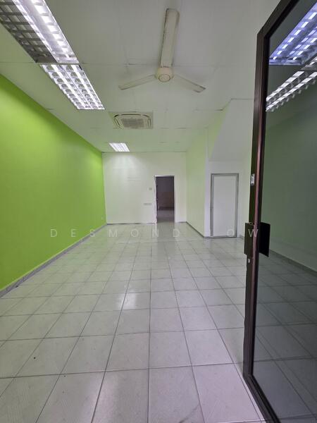 Untuk Disewa - 2 Storey Terrace Shophouse @Jones Road