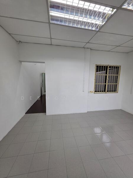 Untuk Disewa - 2 Storey Terrace Shophouse @Jones Road