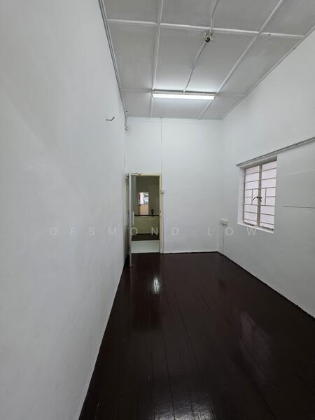 Untuk Disewa - 2 Storey Terrace Shophouse @Jones Road