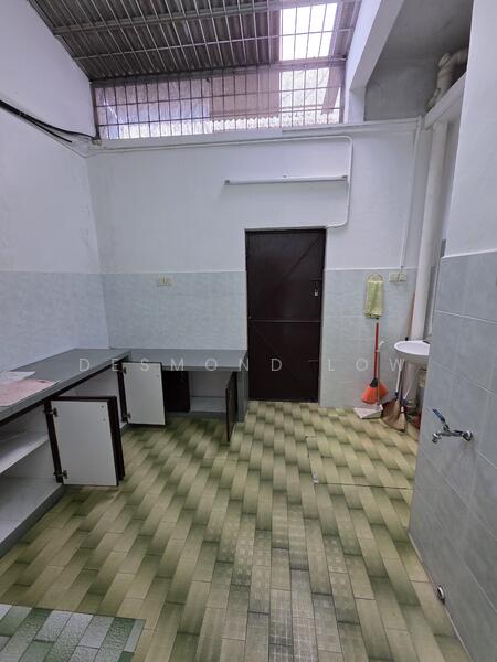 Untuk Disewa - 2 Storey Terrace Shophouse @Jones Road