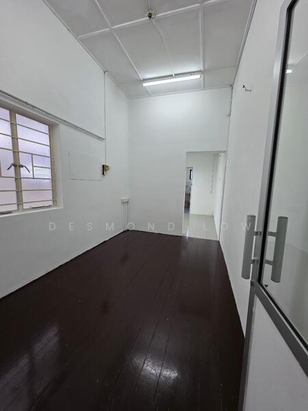 Untuk Disewa - 2 Storey Terrace Shophouse @Jones Road