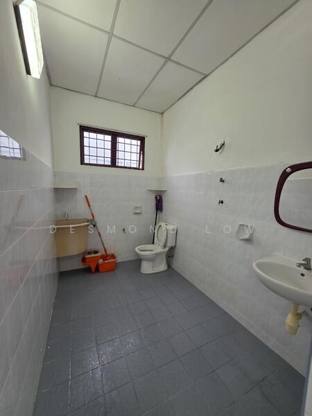 Untuk Disewa - 2 Storey Terrace Shophouse @Jones Road