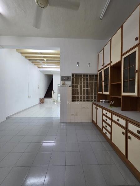 Untuk Disewa - 2 Storey Terrace Shophouse @Jones Road