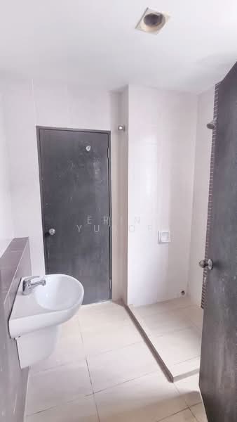 Bungalow for Rent in Klang (Selangor) - Erin Yusof - Bathroom - PropertyGuru.com.my