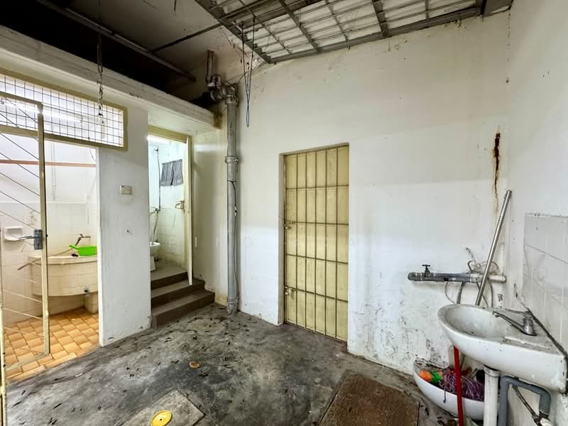 Rumah Teres 2 Tingkat untuk Dijual di Kampung Syed (Pulau Tikus) - Ping Koay - Bathroom - PropertyGuru.com.my