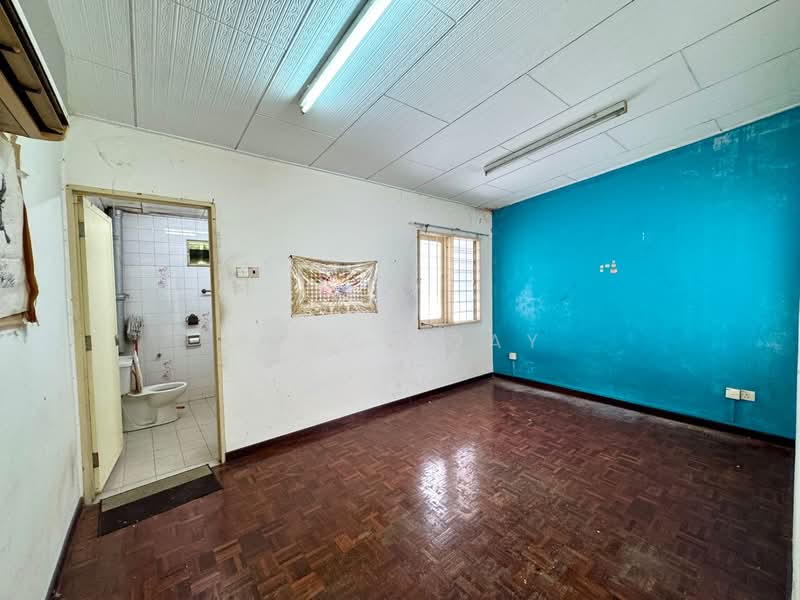 Rumah Teres 2 Tingkat untuk Dijual di Kampung Syed (Pulau Tikus) - Ping Koay - Bathroom - PropertyGuru.com.my