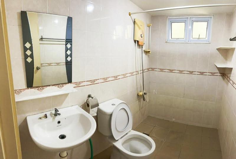 Kondominium untuk Disewa di Greenlane Park - Jerry Tan - Bathroom - PropertyGuru.com.my