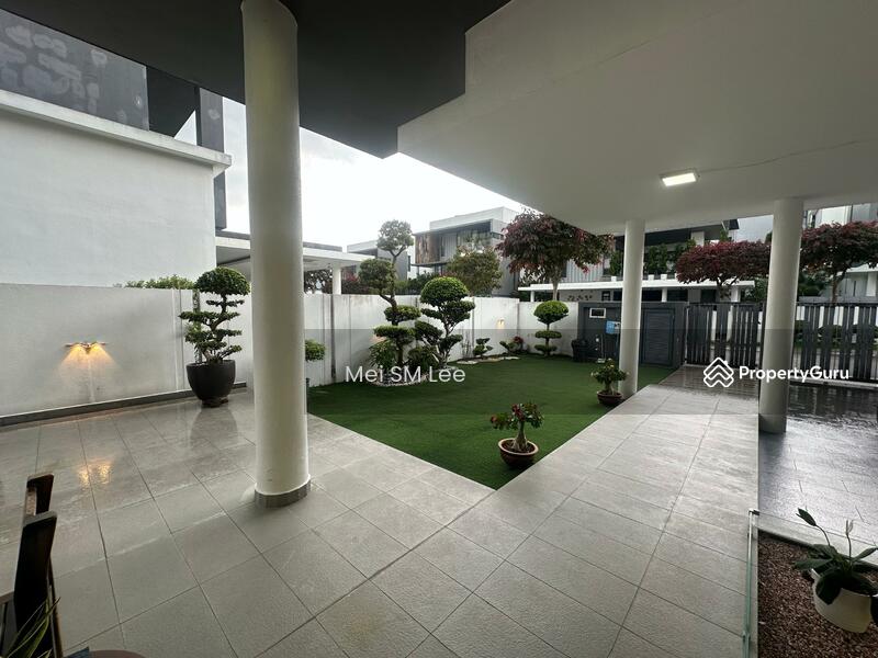 Twin Palms, Sungai Long 