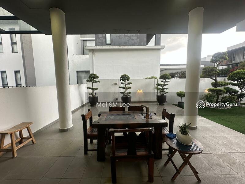 Twin Palms, Sungai Long 