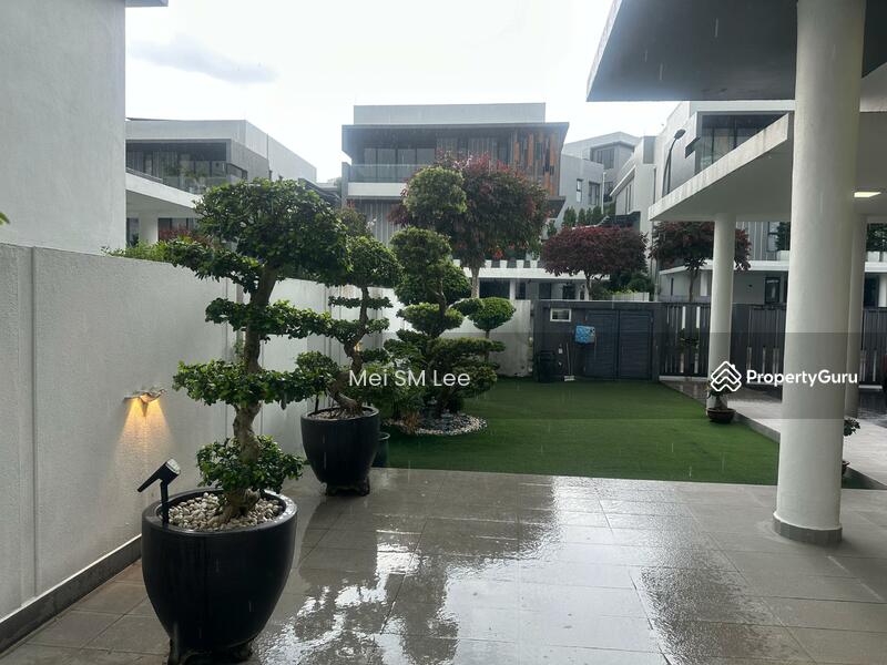 Twin Palms, Sungai Long 